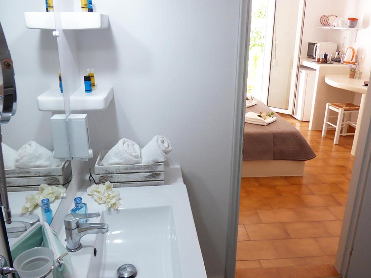 Tasoula Guest House Adámas Eksteriør bilde