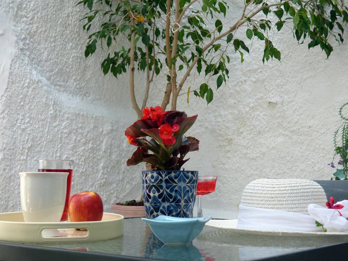 Tasoula Guest House Adámas Eksteriør bilde