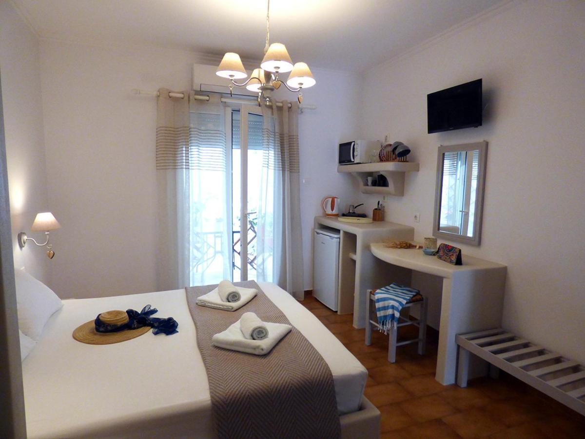 Tasoula Guest House Adámas Eksteriør bilde
